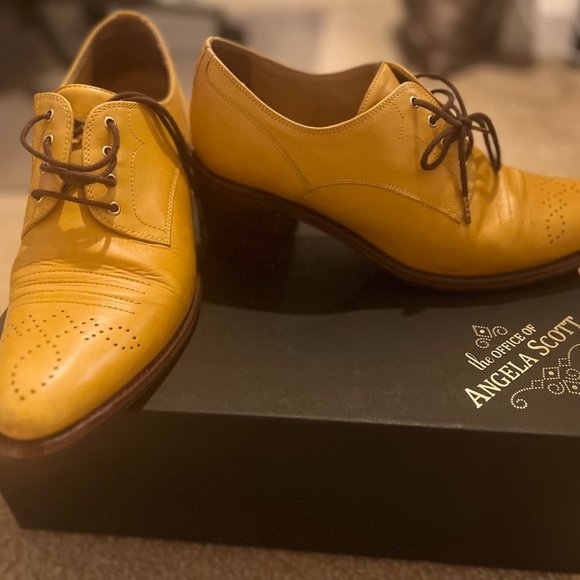 Miss Button Midheel - Picture 6 of 13